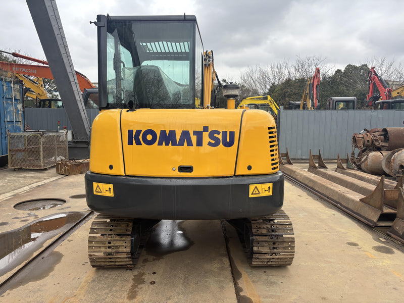 KOMATSU PC56-7
