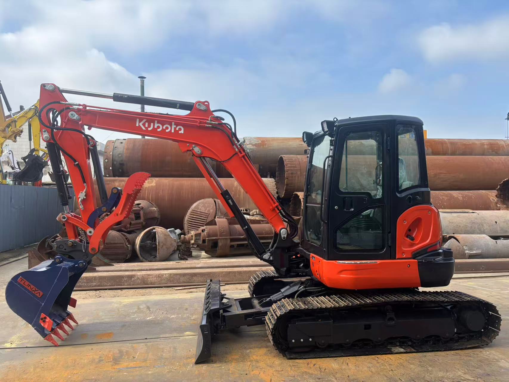 Kubota KX057