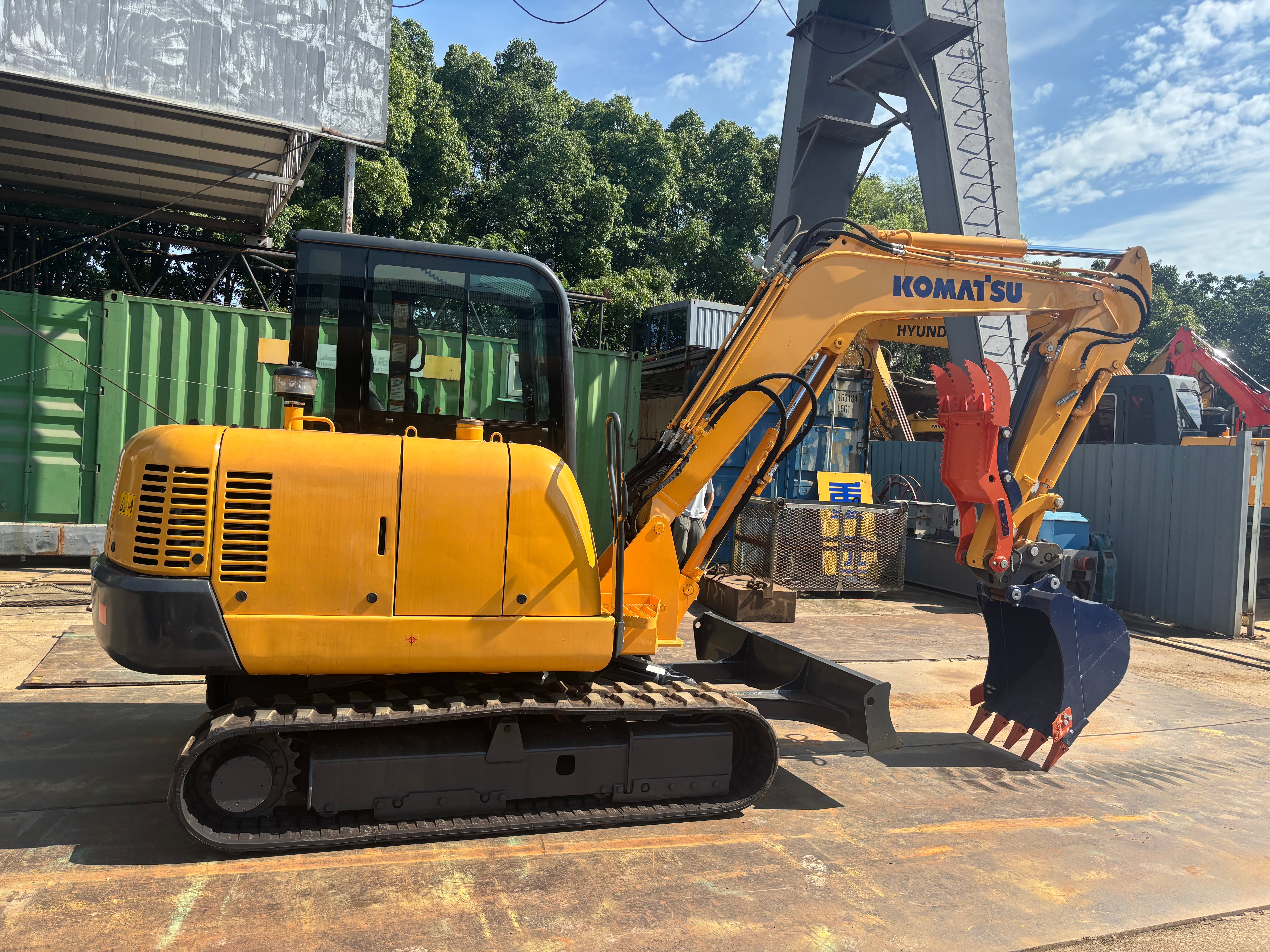 Komatsu PC56-7