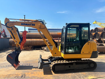 Komatsu PC56-7