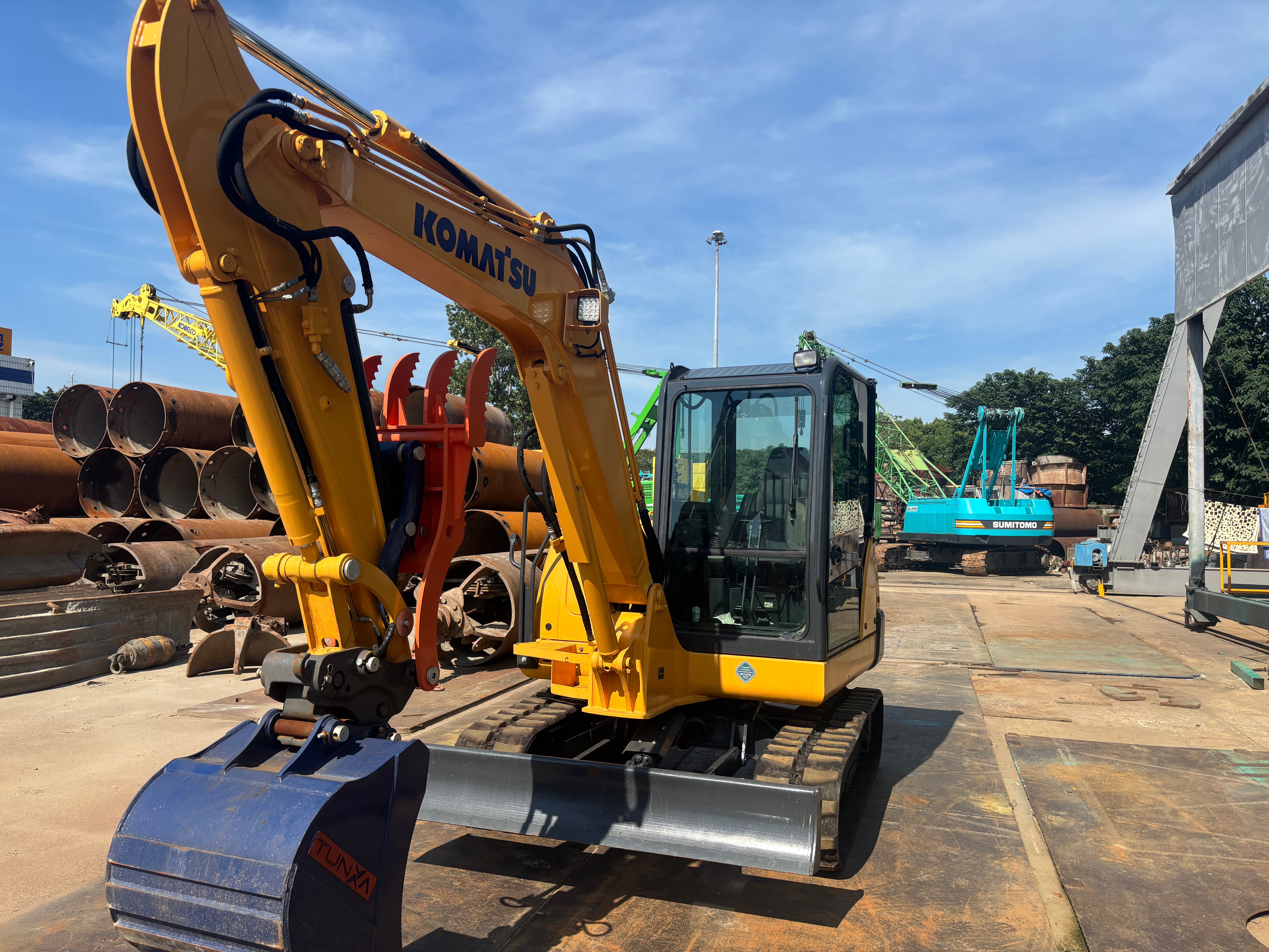 Komatsu PC56-7