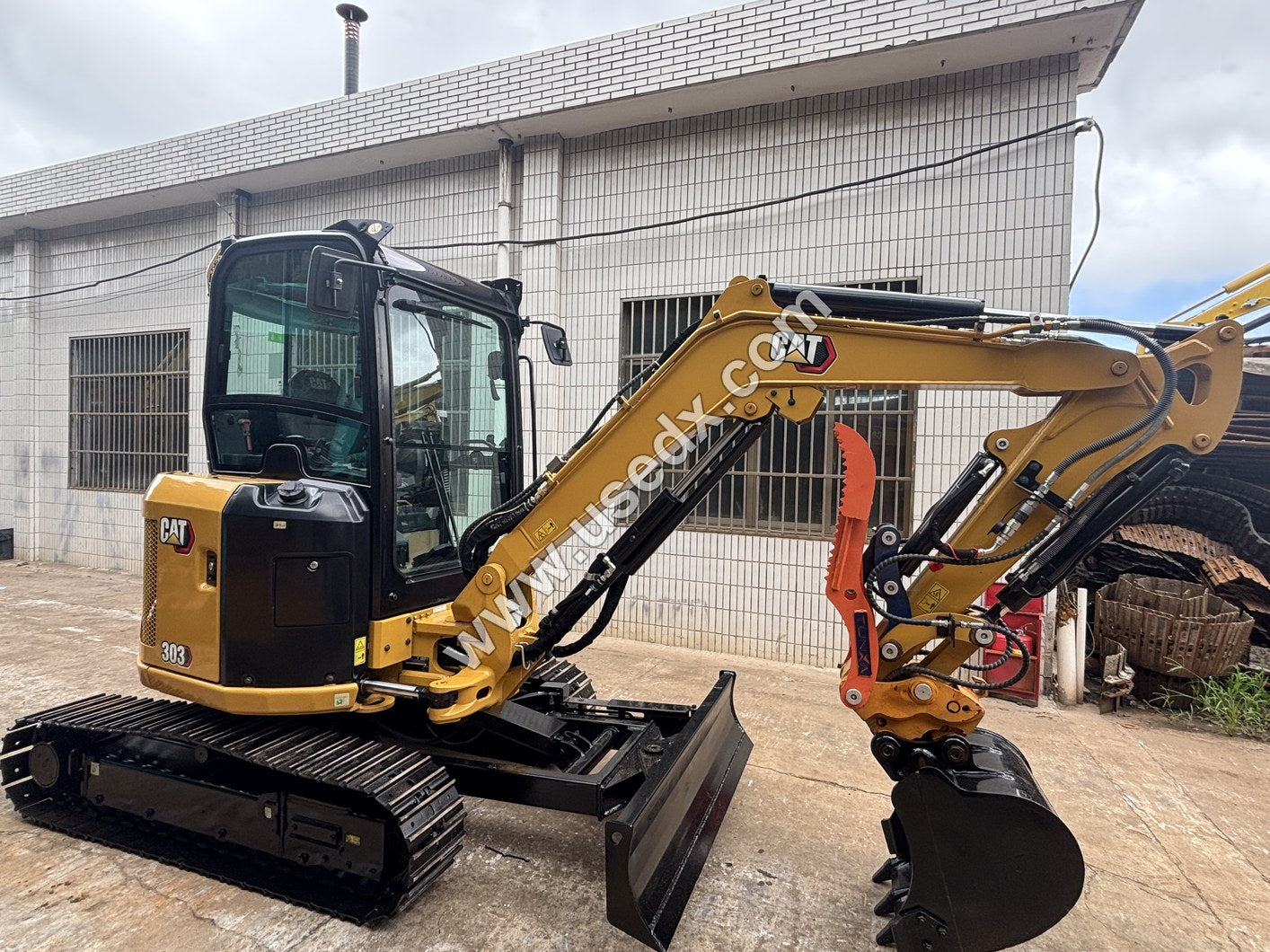 CAT 303E | four-way dozer blade