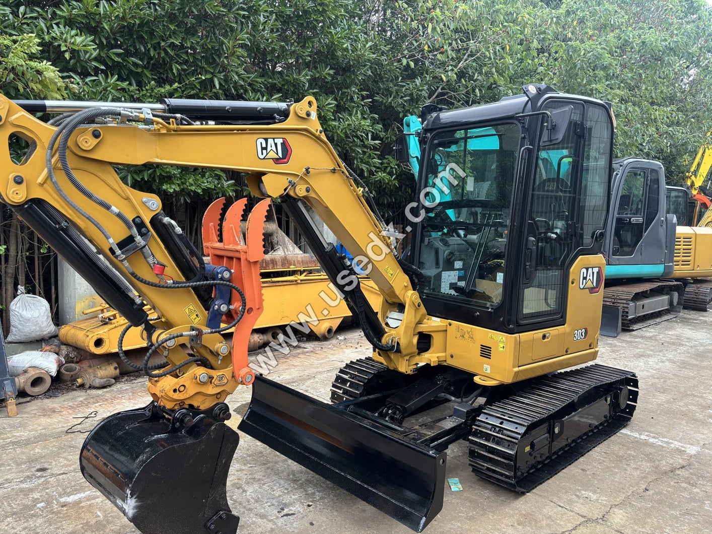 CAT 303E | four-way dozer blade