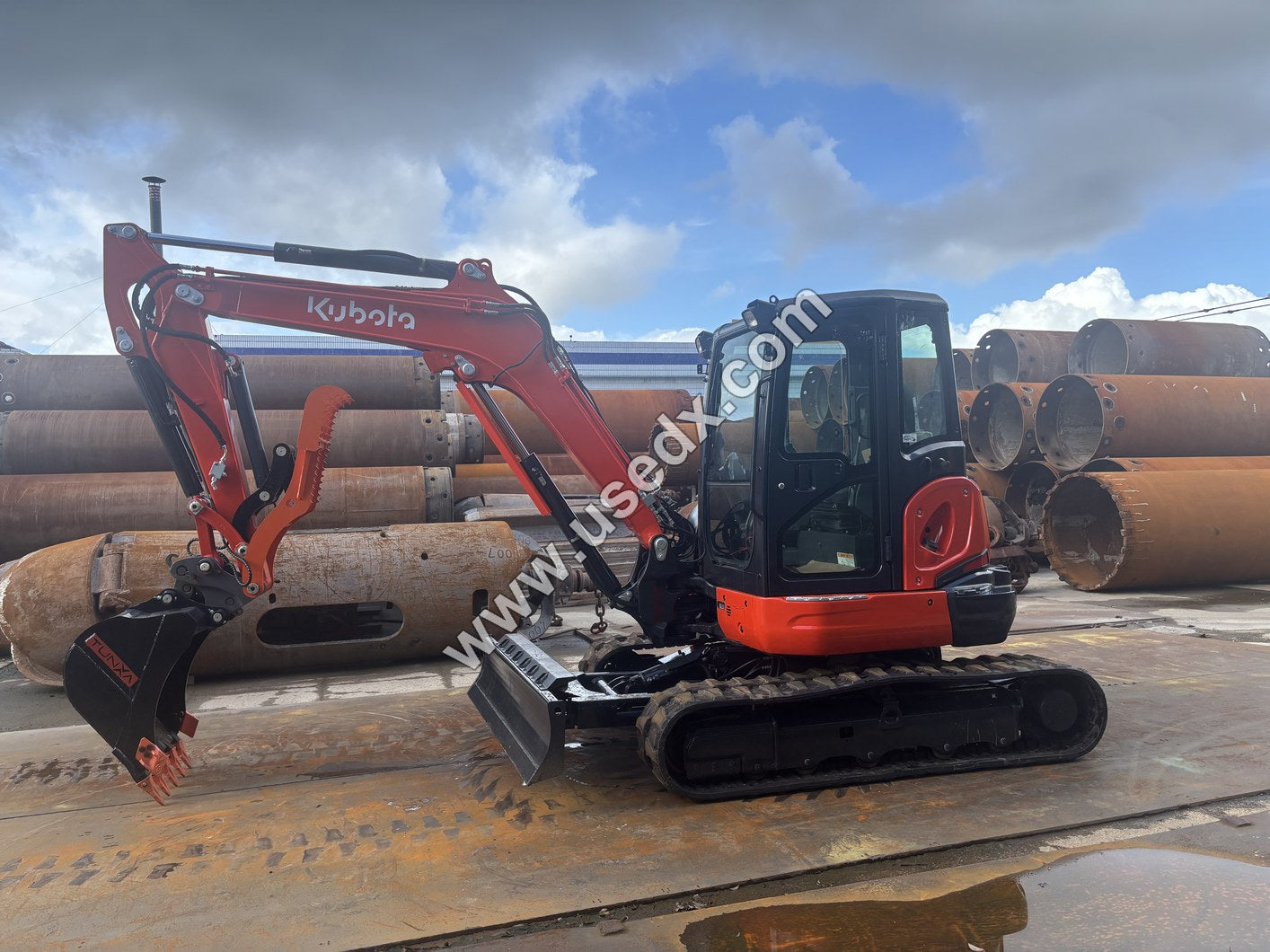 2023 Kubota KX057 -Rubber tracks, six-way dozer blade